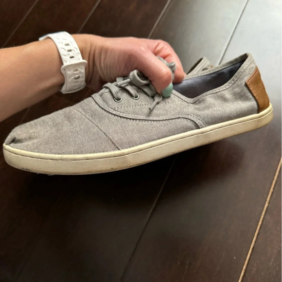 Tom’s Sneakers - Picture 3 of 5